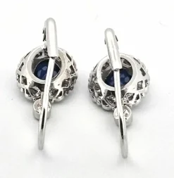 Boucles d'oreilles en or blanc avec saphirs et diamants