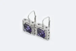 Boucles d'oreilles en or blanc avec améthystes
