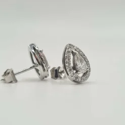 Boucles d'oreilles en or blanc 18 carats serties de diamants naturels