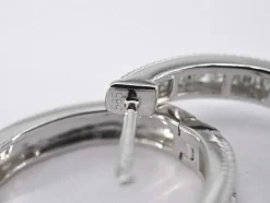 Boucles d'oreilles en or blanc avec diamants taille baguette