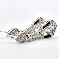 Boucles d'oreilles en or blanc avec diamants et onyx