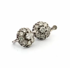 Boucles d'oreilles en or blanc avec diamants