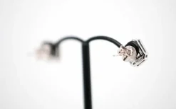 Boucles d'oreilles en or blanc avec 70 diamants