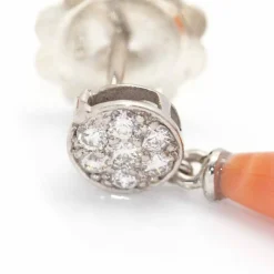Boucles d'oreilles en Or Blanc et Corail.