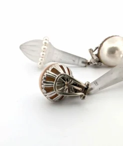Boucles d'oreilles en or blanc avec cristal de roche, perles et diamants