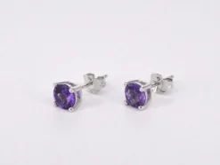 Boucles d'oreilles en or blanc avec améthyste