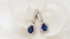 Boucles d'oreilles en or blanc, saphirs de Ceylan et diamants