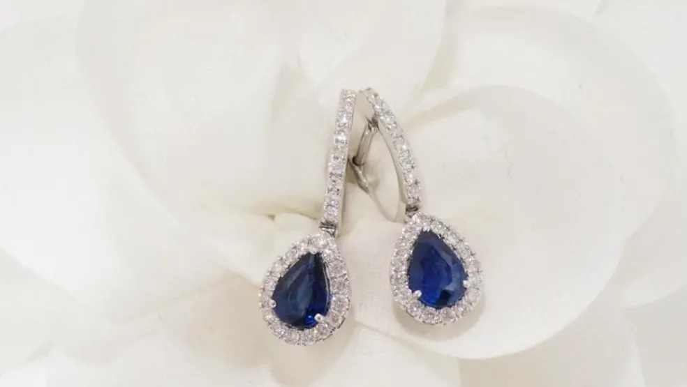 Boucles d'oreilles en or blanc, saphirs de Ceylan et diamants