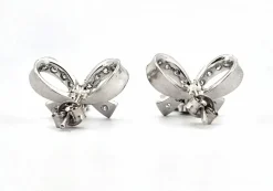 Boucles d'oreilles en or blanc avec saphirs et diamants