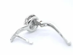 Boucles d'oreilles en or blanc avec diamants