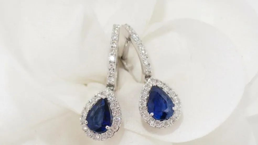 Boucles d'oreilles en or blanc, saphirs de Ceylan et diamants