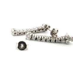 Boucles d'oreilles en or blanc avec diamants
