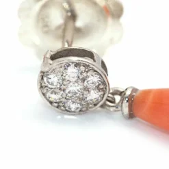Boucles d'oreilles en Or Blanc et Corail.