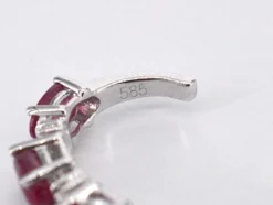 Boucles d'oreilles en or blanc avec diamants et rubis