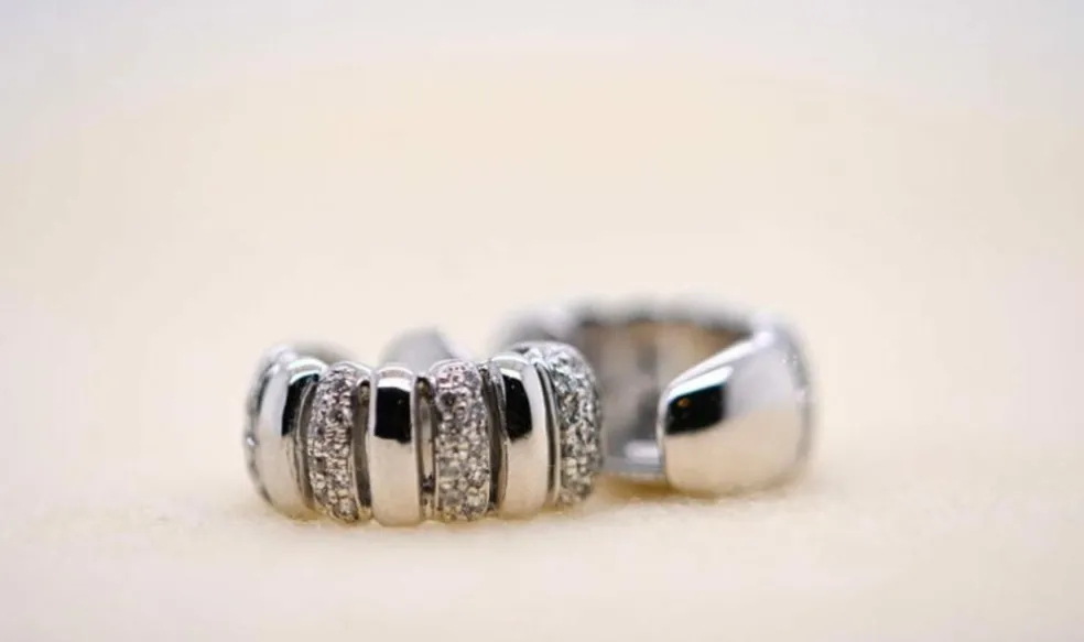 Boucles d'oreilles en or blanc avec diamants de 0,360 carat