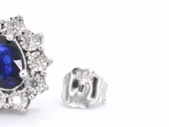 Boucles d'oreilles en or blanc avec diamants et saphir