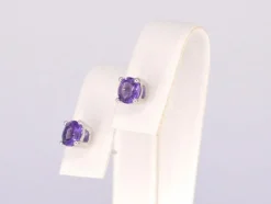 Boucles d'oreilles en or blanc avec améthyste