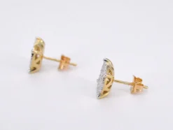 Boucles d'oreilles en or blanc avec un diamant taille brillant