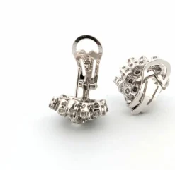 Boucles d'oreilles en or blanc avec diamants