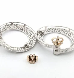 Boucles d'oreilles en or blanc avec diamants