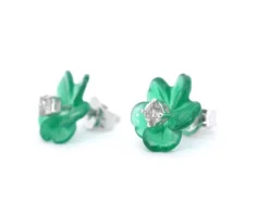 Boucles d'oreilles en or blanc 0,18 carat avec fleur précieuse verte et gros diamants