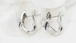 Boucles d'oreilles en or blanc, saphirs et diamants