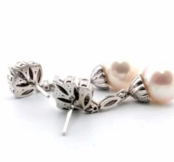 Boucles d'oreilles en or blanc avec perles et diamants