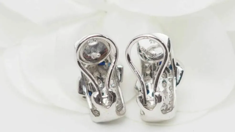 Boucles d'oreilles en or blanc, saphirs et diamants