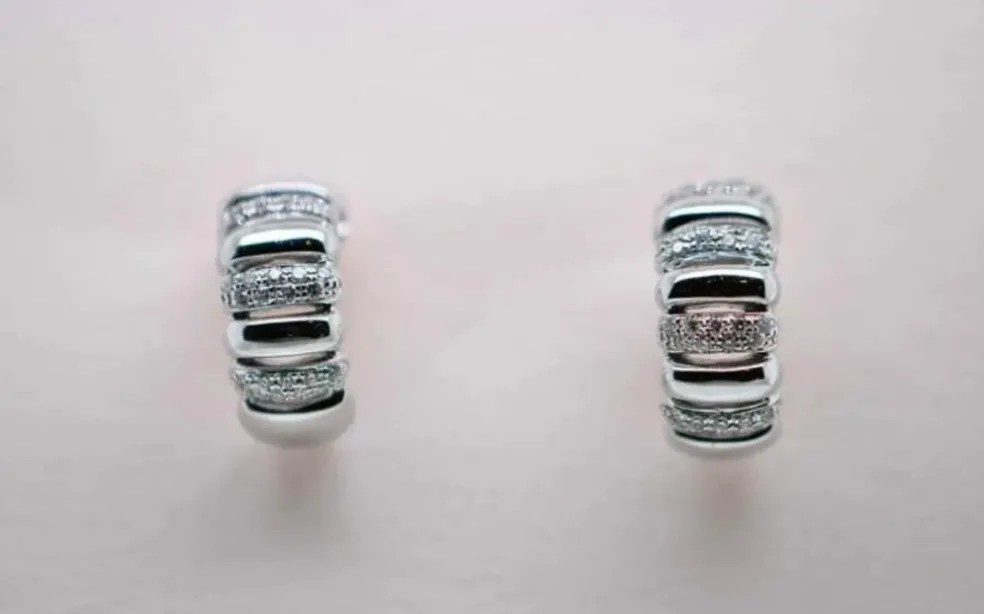 Boucles d'oreilles en or blanc avec diamants de 0,360 carat