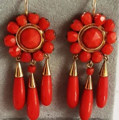 Boucles d'oreilles en or et corail facetté - 19ème siècle