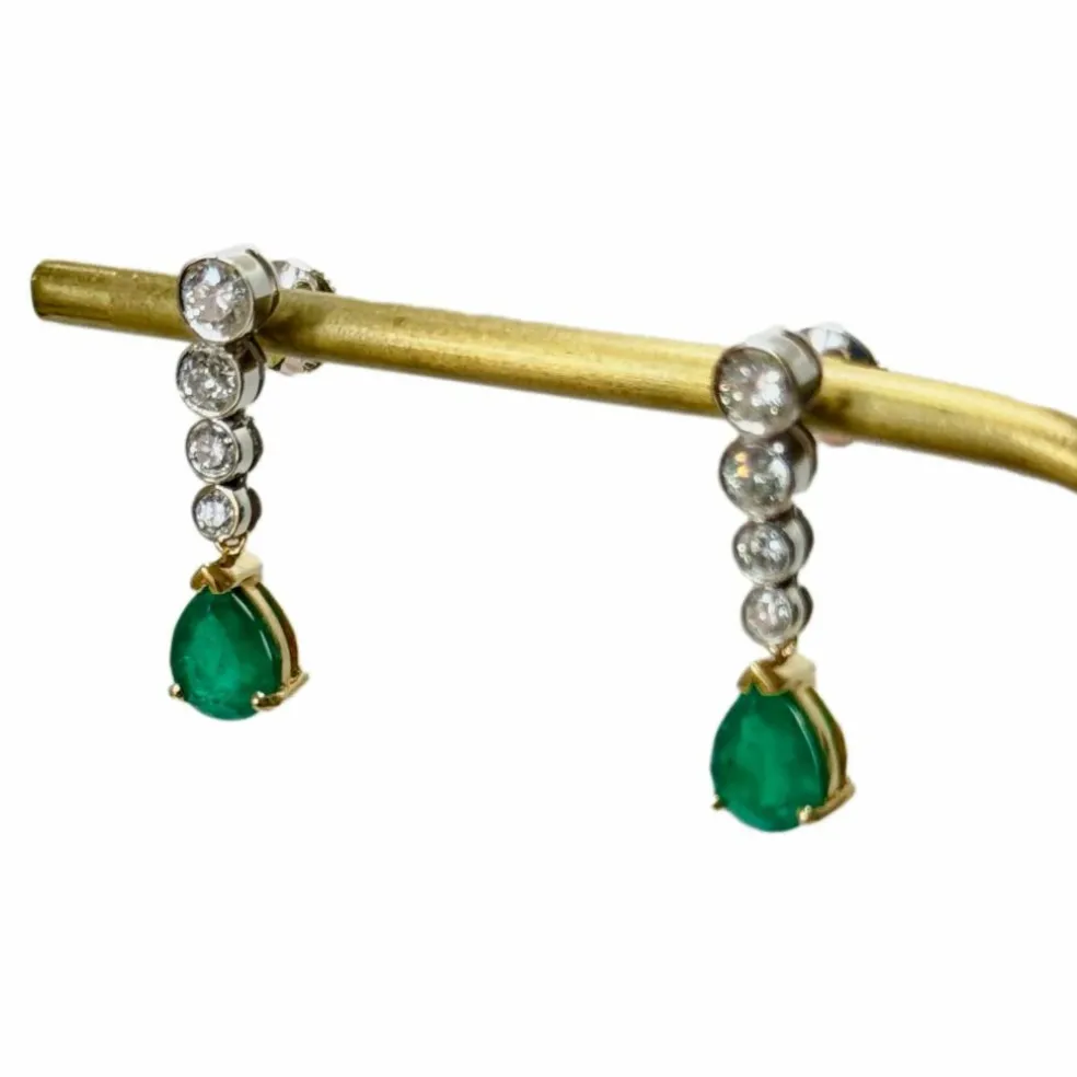 Boucles d'oreilles en Or gris et Emeraudes