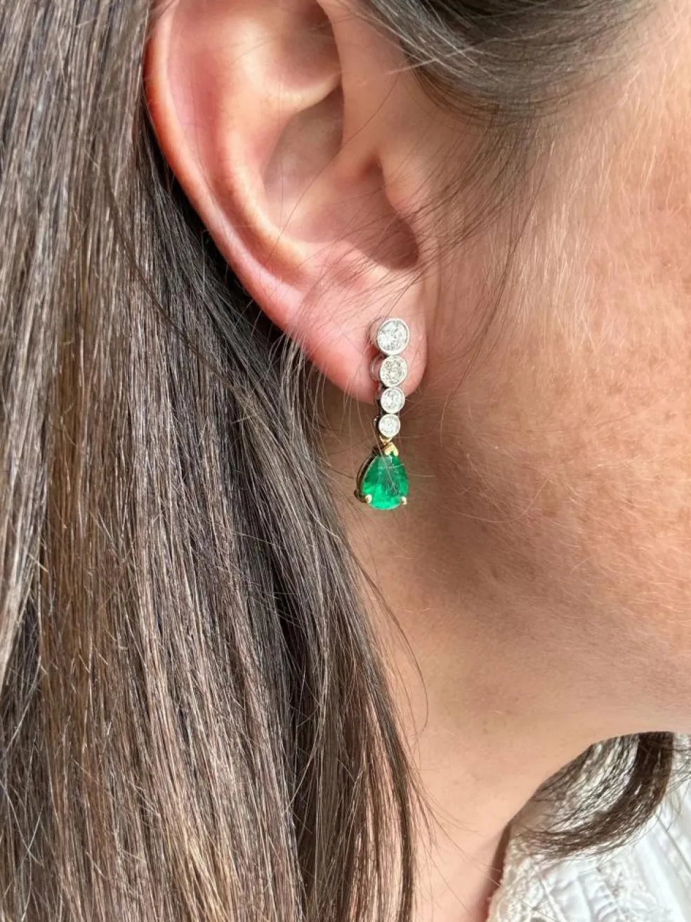 Boucles d'oreilles en Or gris et Emeraudes