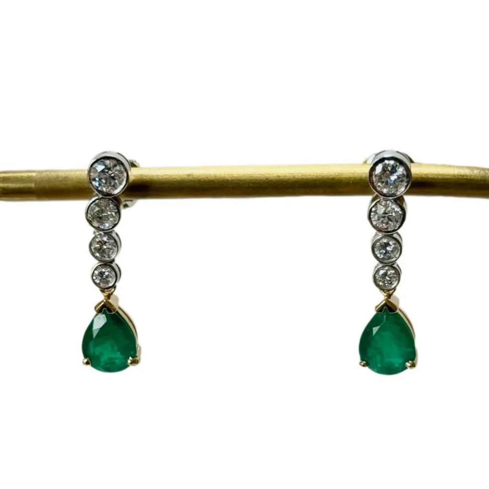 Boucles d'oreilles en Or gris et Emeraudes
