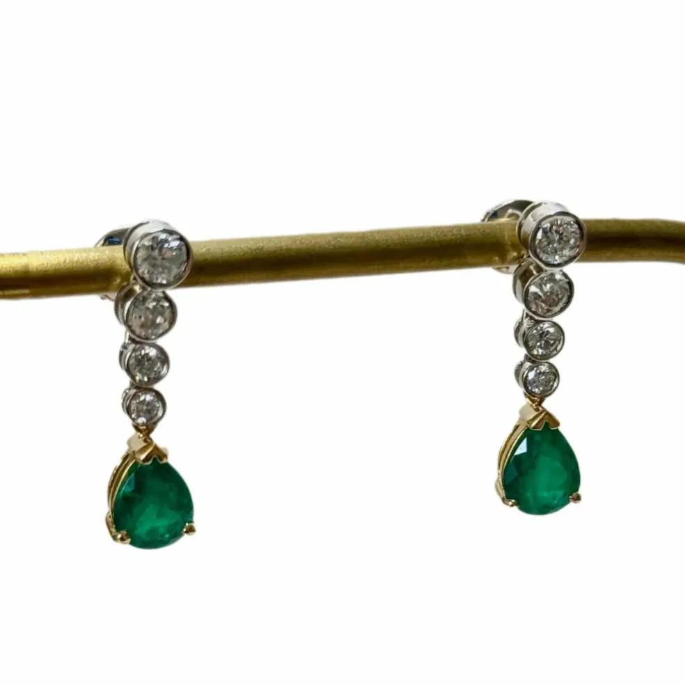 Boucles d'oreilles en Or gris et Emeraudes