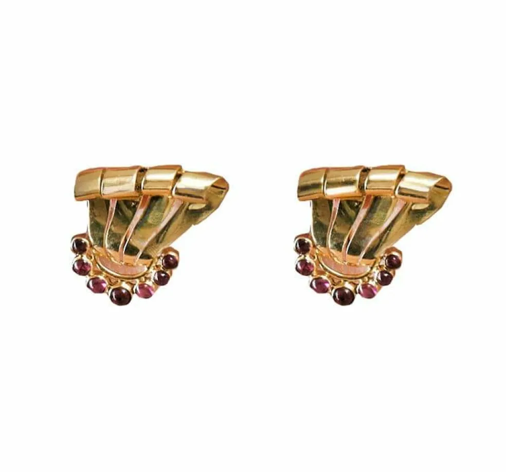 Boucles d'oreilles en or jaune et rubis de synthèse