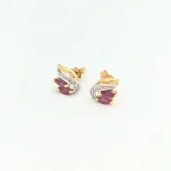 Boucles d'oreilles en or jaune rubis et diamants