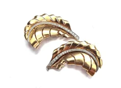 Boucles d'oreilles en or jaune avec diamants
