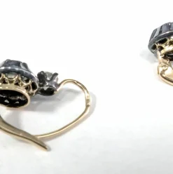 Boucles d'oreilles en or jaune et argent avec diamants