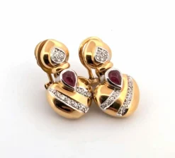 Boucles d'oreilles en or jaune et blanc avec diamants et rubis