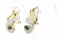 Boucles d'oreilles en or jaune et blanc serties de saphirs et de diamants
