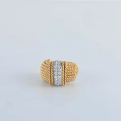 Boucles d'oreilles en or jaune, diamants