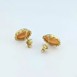 Boucles d'oreilles en or jaune et camée