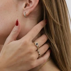 Boucles d'oreilles en or jaune avec diamants et saphir bleu