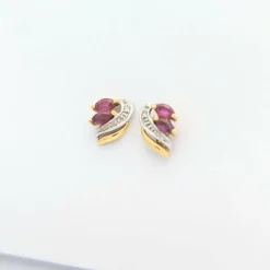 Boucles d'oreilles en or jaune rubis et diamants