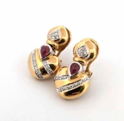 Boucles d'oreilles en or jaune et blanc avec diamants et rubis