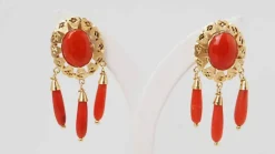 Boucles d'oreilles en or jaune et corail