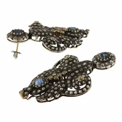 Boucles d'oreilles en or jaune et argent avec saphirs et diamants