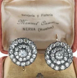 Boucles d'oreilles en or jaune, argent et diamants, époque victorienne