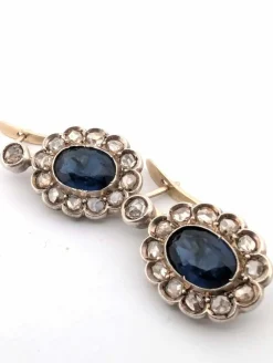 Boucles d'oreilles en or jaune et argent avec saphirs et diamants