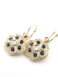 Boucles d'oreilles en or jaune avec saphirs et diamants